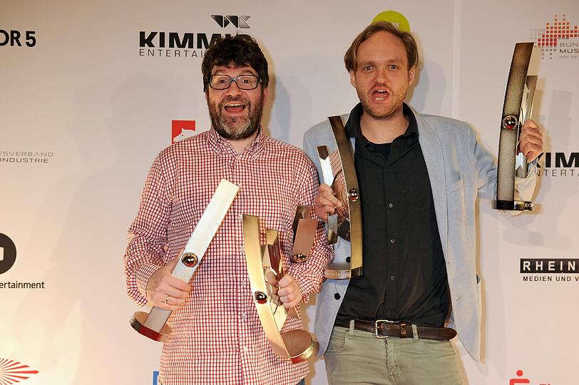 Die ersten Echos vergibt der Bundesverband Musikindustrie schon an diesem Abend, hier den &bdquo;Kritiker-Echo&ldquo; für die Band &bdquo;Kraftklub&ldquo;.