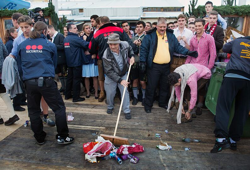 Hier gibt's die ersten Bilder vom Wiesn-Auftakt. Alles wartet auf den Anstich.