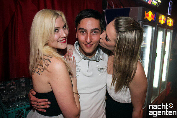 Die besten Partybilder vom Samstag. Hier aus der Nachtgalerie.