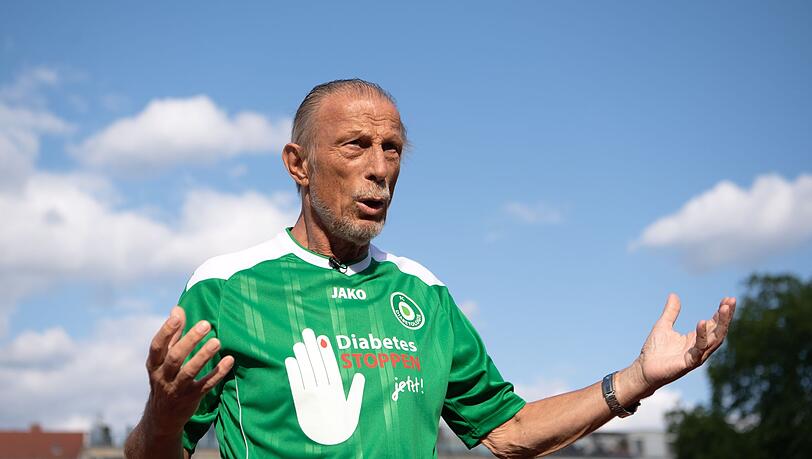 Christoph Daum, ehemaliger Fußballtrainer, reagiert.