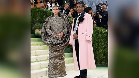 Rihanna und A$AP Rocky sorgten auch dieses Jahr f&uuml;r einen extravaganten Auftritt bei der Met Gala.
