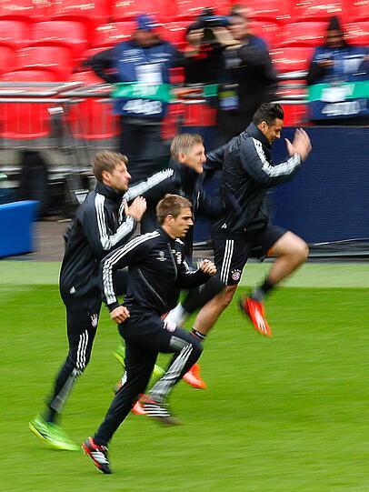 Jetzt wird?s langsam ernst: Die letzte Trainingseinheit vor dem großen Showdown im " German Endspiel". Die Bilder vom Bayern-Training im Wembley-Stadion!