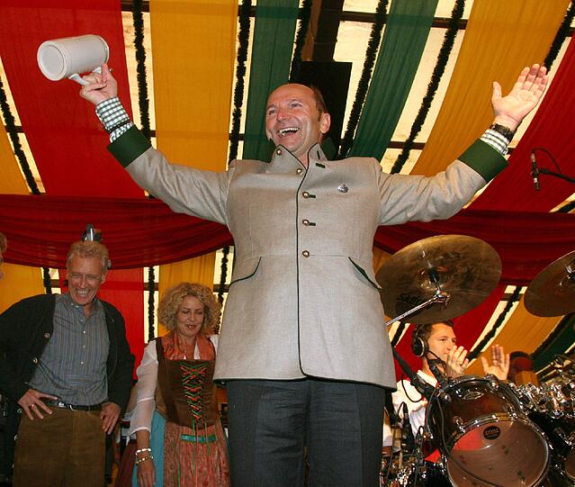 Wie lange feiert Sepp Krätz noch im Hippodrom? Drei Wirte planen schon für die Zeit ohne ihn auf dem Oktoberfest.