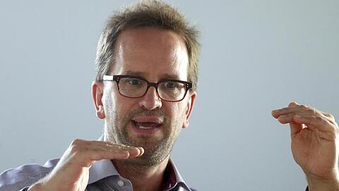 "Ich halte die Vorkassezahlungen für antiquiert, für nicht mehr verantwortbar im Flug- und Reisebereich", sagt Klaus Müller.