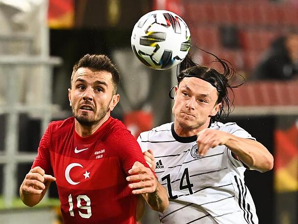 Nico Schulz im Dress des DFB (r.) im Zweikampf mit Emre Kilinc. Nico Schulz im Dress des DFB (r.) im Zweikampf mit Emre Kilinc.