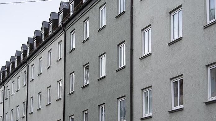 Wer als Vermieter zu niedrige Mieten verlangt, bekommt Post vom Finanzamt und muss Steuern nachzahlen. (Symbolbild)