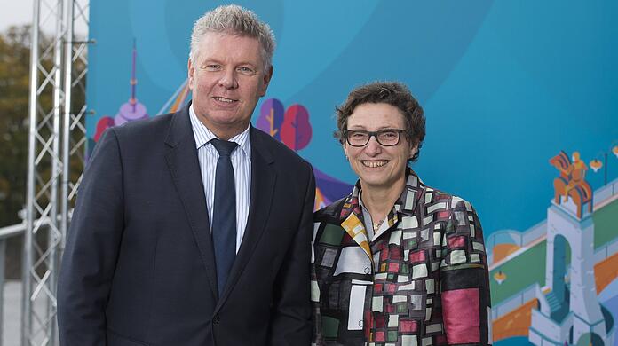 OB Dieter Reiter mit Gesundheitsreferat-Leiterin Beatrix Zurek (beide SPD)