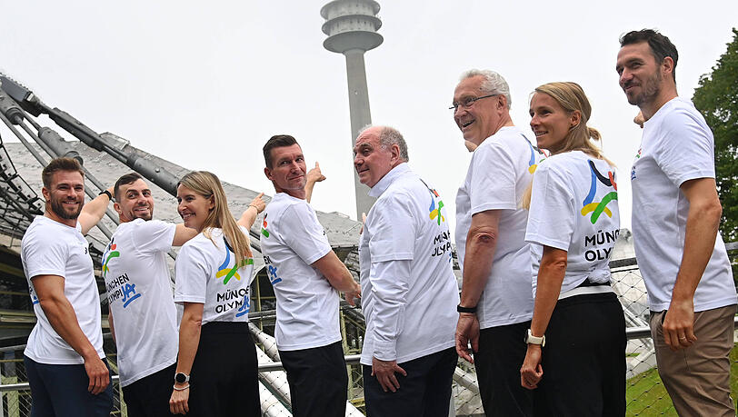 Sportler-Stimmen für Olympia: Bei der Diskussionsrunde im September in München posiert Felix Neureuther (r.)  unter anderem mit FC-Bayern-Ehrenpräsident Uli Hoeneß und Innenminister Joachim Herrmann. Sportler-Stimmen für Olympia: Bei der Diskussionsrunde im September in München posiert Felix Neureuther (r.)  unter anderem mit FC-Bayern-Ehrenpräsident Uli Hoeneß und Innenminister Joachim Herrmann.