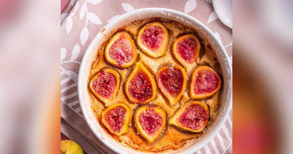 Saftiger-Kuchen-Karamellisierte-Feigen-auf-fluffigem-Mandelteig