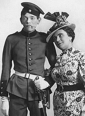 Liesl Karlstadt (1892 &ndash; 1960)- An der Seite von Karl Valentin wurde die Soubrette berühmt. Sie war Bühnenpartnerin, Co-Autorin und im Schatten von Valentins Ehefrau auch dessen Partnerin.