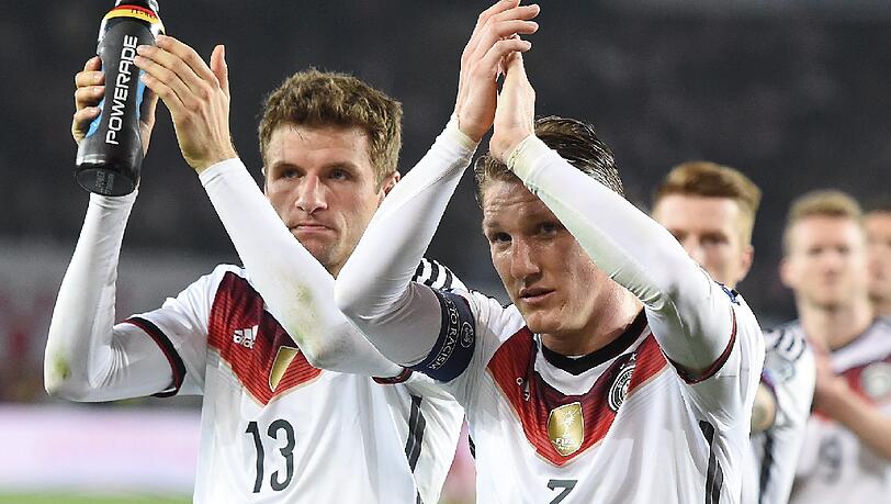 Kapitän und Wortführer: Schweinsteiger (r.) und Müller (l.). Kapitän und Wortführer: Schweinsteiger (r.) und Müller (l.).