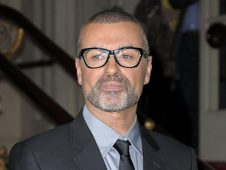 Zahlreiche Schicksalsschläge haben den Sänger George Michael in die Drogensucht getrieben