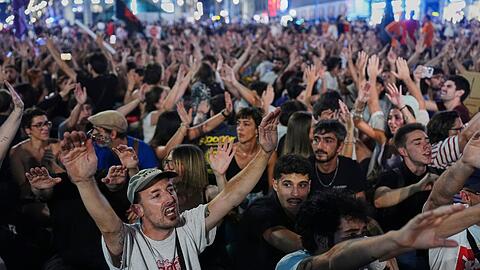 Die Beh&ouml;rden sprachen von 25.000 Teilnehmern, die Veranstalter von 300.000.