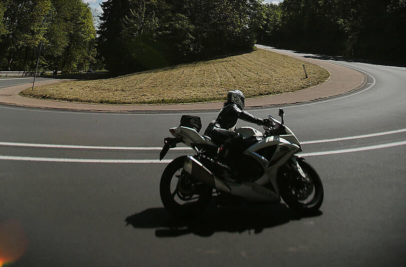 Mit den ersten Sonnentagen beginnt die Motorradsaison. Ein Training kann helfen, ein Gefühl für die Maschine zu bekommen.