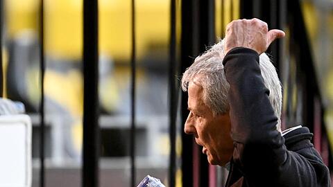 Hatte nach der Heimpleite gegen die Bayern Gesprächsbedarf: BVB-Coach Lucien Favre.