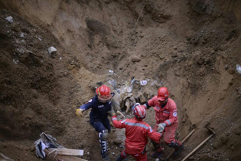 450 Personen werden nach der Erdrutsch-Katastrophe noch vermisst. Bislang wurden 161 Tote geborgen werden.
