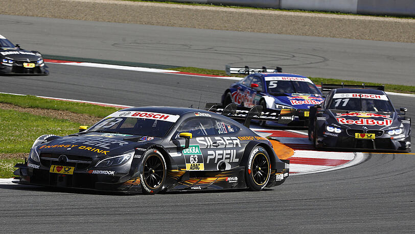 DTM-Rennen in Moskau: Maro Engel (vorne) aus Deutschland vom HWA AG Team im Mercedes-AMG C63 DTM fährt vor Marco Wittmann aus Deutschland vom BMW Team RM im BMW M4 DTM. DTM-Rennen in Moskau: Maro Engel (vorne) aus Deutschland vom HWA AG Team im Mercedes-AMG C63 DTM fährt vor Marco Wittmann aus Deutschland vom BMW Team RM im BMW M4 DTM.