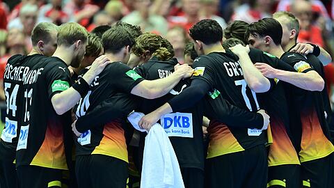 Die deutschen Handballer haben den Einzug ins EM-Halbfinale in den eigenen H&auml;nden.
