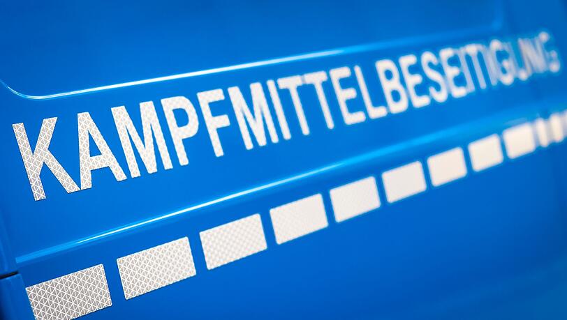 Spezialisten des Kampfmittelbeseitigungsdienstes werden am Abend die Weltkriegsbombe entschärfen. (Symbolbild) Spezialisten des Kampfmittelbeseitigungsdienstes werden am Abend die Weltkriegsbombe entschärfen. (Symbolbild)