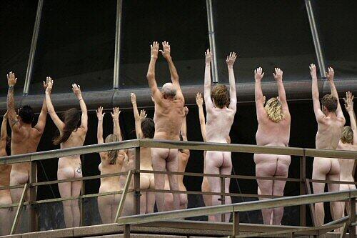Nackte vorm Opernhaus im australischen Sydney