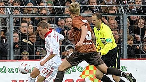 "Ich war schon ziemlich nervös": Club-Talent Markus Mendler (links) gab am Millerntor sein Bundesliga-Debüt.