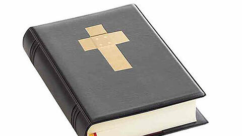 Da hilft auch ein Pflaster auf der Bibel nicht mehr: Der Kirche laufen die Gläubigen weg.