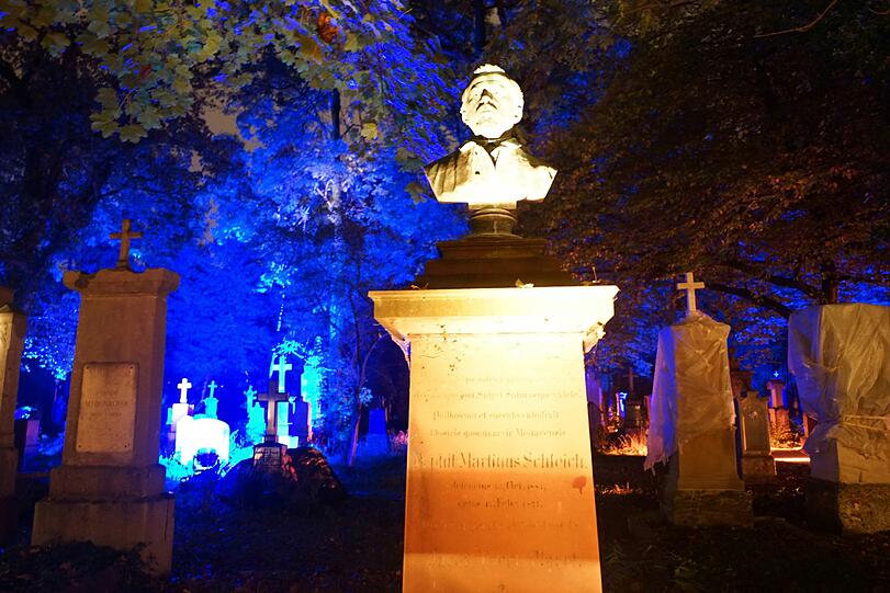 Sp präsentierte sich der Südfriedhof bei der Langen Nacht der Museen 2015.