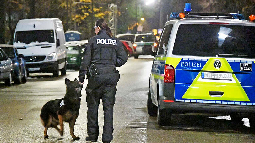 Am Dienstagabend kam es in der Hochstraße in der Au nach einem Raubüberfall zu einem Polizeieinsatz.
