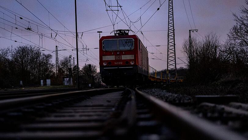 Die Ausbaupläne der Bahn sind für viele Menschen in München Trudering ein Horrorszenario. (Archivbild)