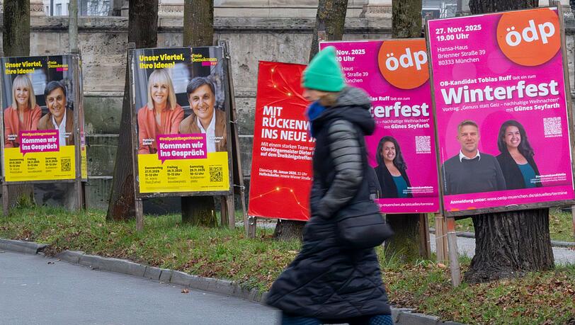 Vielerorts sind die Straßen schon mit Wahlplakaten gesäumt - auch wenn die Kommunalwahl erst am 8. März 2026 stattfindet.