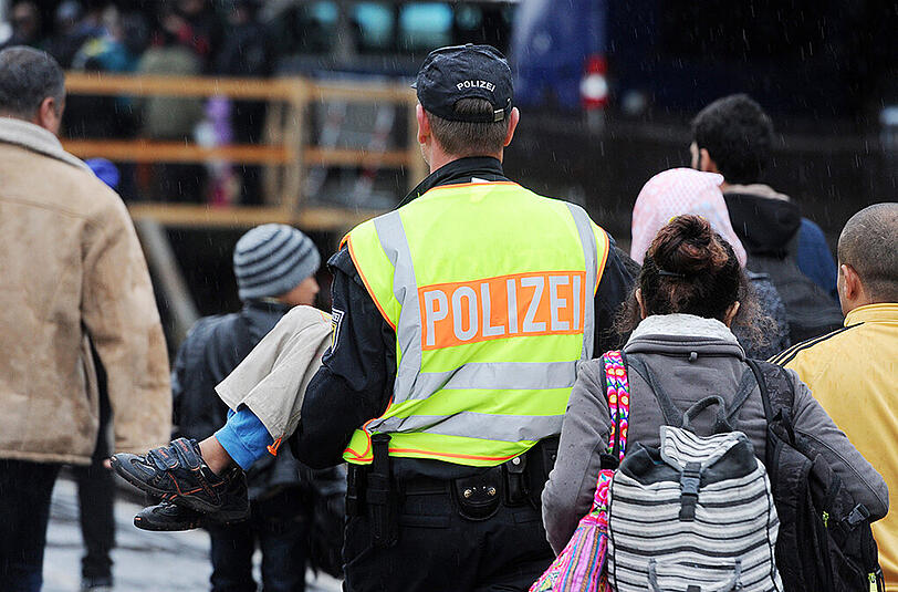 Die Bundespolizei am Passauer Bahnhof arbeitet im Akkord, um den Flüchtlingsstrom zu bewältigen.