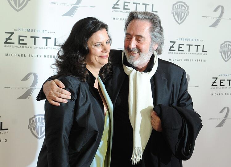 Am 30. März 2015 hat Helmut Dietl für immer die Augen geschlossen, seine Frau ist von der ersten Krebsdiagnose bis zuletzt an seiner Seite.