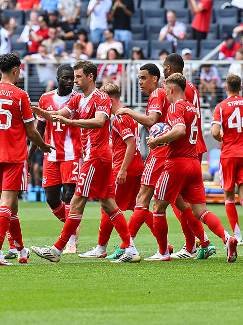 Ließen Auckland City keine Chance: Die Bayern um Jamal Musiala.