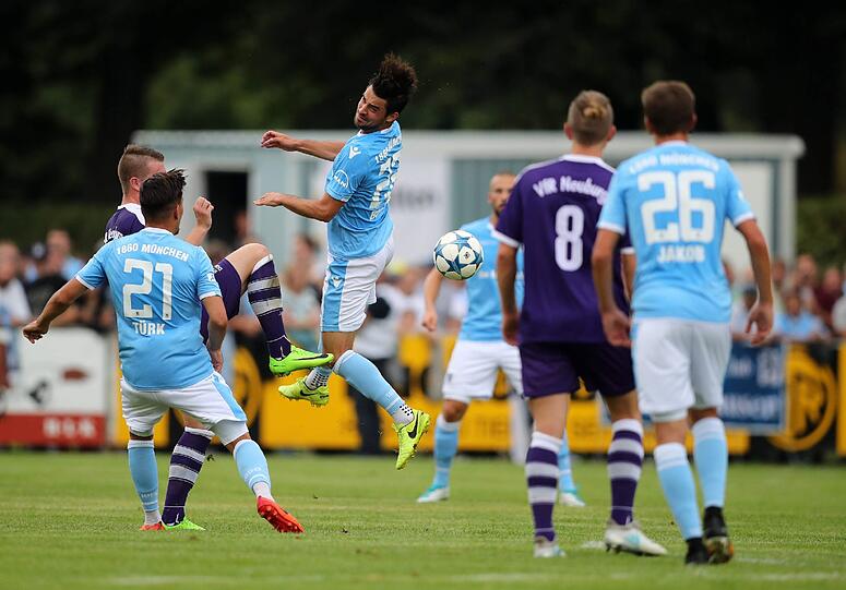 Der TSV 1860 gewinnt im Toto-Pokal mit 4:0 gegen den Bezirksligisten VfR Neuburg. Die Bilder zum Durchklicken.