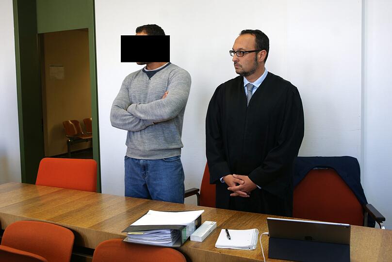 Nidal A. mit seinem Anwalt Adam Ahmed.