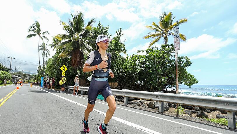 Die deutsche Anna Haug nimmt am Triathlon im US-Bundesstaat Hawaii teil.