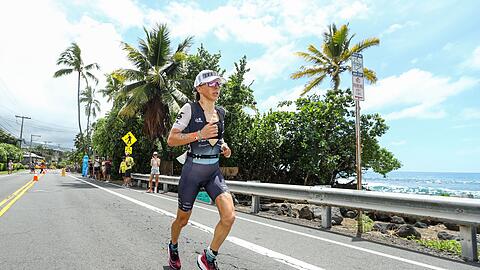 Die deutsche Anna Haug nimmt am Triathlon im US-Bundesstaat Hawaii teil.