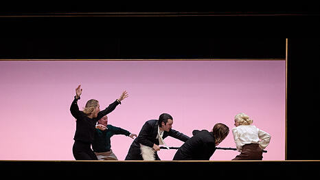 Heiterer Kulturkampf (von links): Johanna Eiworth, Stefan Merki, Vincent Redetzki, Maren Solty und Eva Bay in "Wokey Wokey".