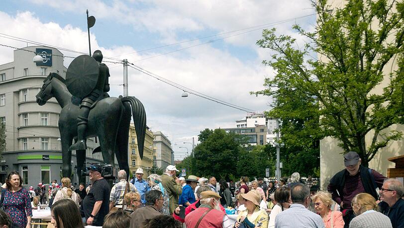 Das traditionelle Pfingsttreffen der vertriebenen Sudetendeutschen und ihrer Nachkommen findet erstmals in Tschechien statt. Das traditionelle Pfingsttreffen der vertriebenen Sudetendeutschen und ihrer Nachkommen findet erstmals in Tschechien statt.