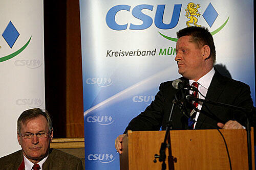 CDU-Generalsekretär Hermann Gröhe (rechts) und Bundestagsabgeordneter Johannes Singhammer beim Dreikönigstreffen.