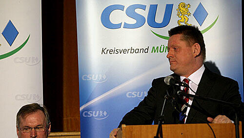 CDU-Generalsekretär Hermann Gröhe (rechts) und Bundestagsabgeordneter Johannes Singhammer beim Dreikönigstreffen. CDU-Generalsekretär Hermann Gröhe (rechts) und Bundestagsabgeordneter Johannes Singhammer beim Dreikönigstreffen.