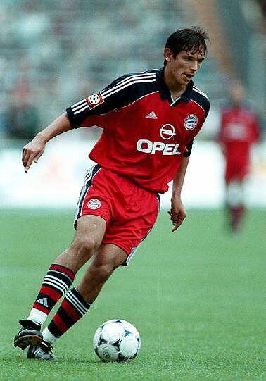 Roque Santa Cruz (18 Jahre, 6 Tage): Für fünf Millionen Euro lotsten die Bayern 1999 den Stürmer aus Paraguay nach München, wo er bis 2007 blieb und zwischen Platz und Ersatzbank pendelte. Blühte nach seinem Wechsel zu den Blackburn Rovers auf, kam danach zu ManCity, mittlerweile beim FC Malaga. Mit &bdquo;Ich, Roque!&ldquo; setzten ihm die Sportfreunde Stiller ein musikalisches Denkmal.