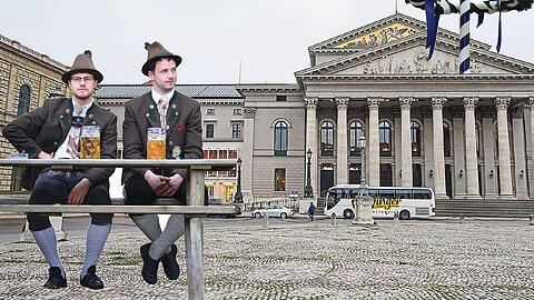 Oberbürgermeister Dieter Reiter und die Innenstadtwirte sind sich einig: Der Platz vor der Oper soll autofrei werden und stattdessen dort ein Biergarten entstehen.