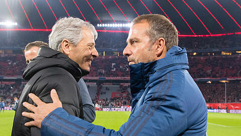 Bayern-Trainer Hansi Flick (r.) und BVB-Coach Lucien Favre beim Hinspiel in München.