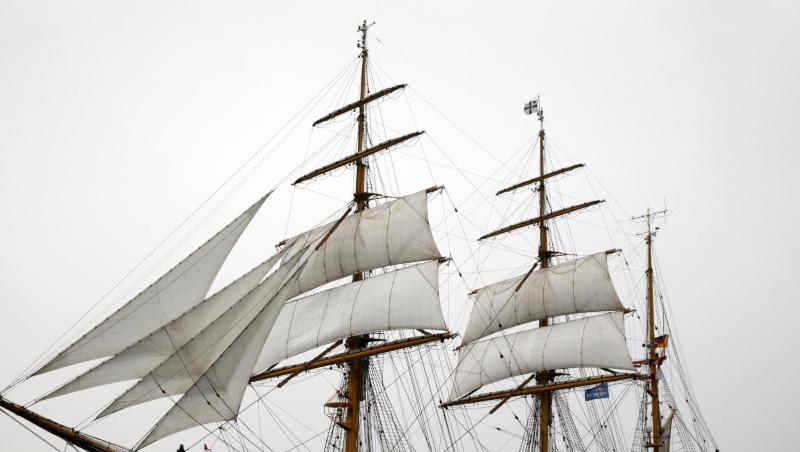 Die "Gorch Fock" wird seit Anfang 2016 saniert. Die Kosten dafür sind völlig aus dem Ruder gelaufen und werden mittlerweile auf 135 Millionen Euro beziffert. Die "Gorch Fock" wird seit Anfang 2016 saniert. Die Kosten dafür sind völlig aus dem Ruder gelaufen und werden mittlerweile auf 135 Millionen Euro beziffert.