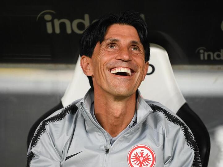 Frankfurts Sportdirektor Bruno Hübner freut sich auf den Hinrunden-Abschluss gegen die Bayern.