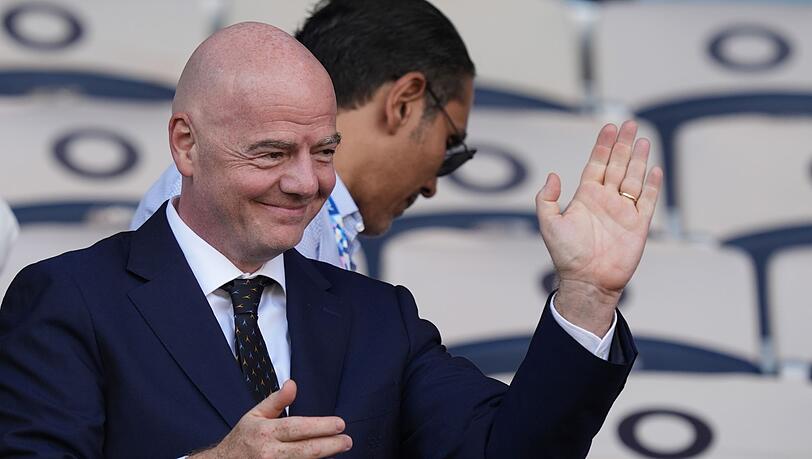 FIFA-Präsident Gianni Infantino reagiert auf Neuer-Rücktritt aus der der Nationalmannschaft. FIFA-Präsident Gianni Infantino reagiert auf Neuer-Rücktritt aus der der Nationalmannschaft.
