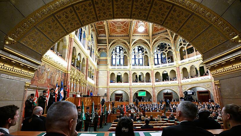 Ungarns neues Parlament hat den Austritt des Landes aus dem Internationalen Strafgerichtshof (IStGH) gestoppt. (Archivbild) Ungarns neues Parlament hat den Austritt des Landes aus dem Internationalen Strafgerichtshof (IStGH) gestoppt. (Archivbild)
