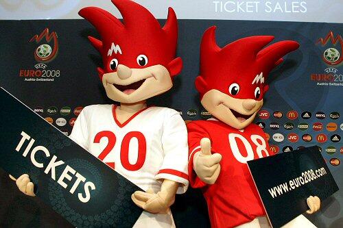 Die EM-Maskottchen Trix und Flix werden wohl eher kein Ticket-Problem haben