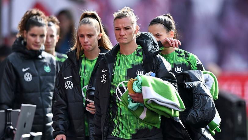 Die Wölfinnen um Alexandra Popp (2.v.r.) haben die Gruppenphase der Champions League verpasst.